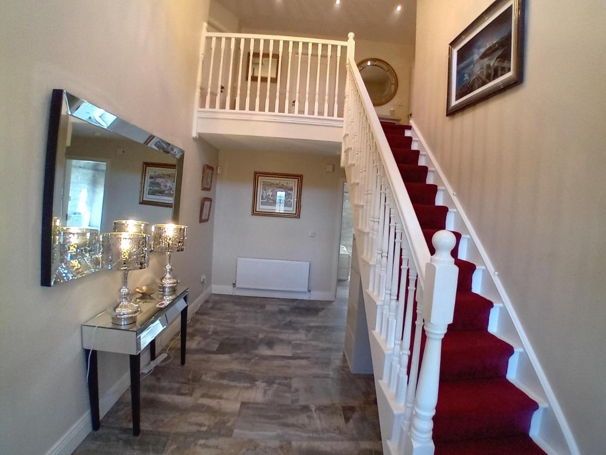 White Quarry Hse Quarry Road Country house *