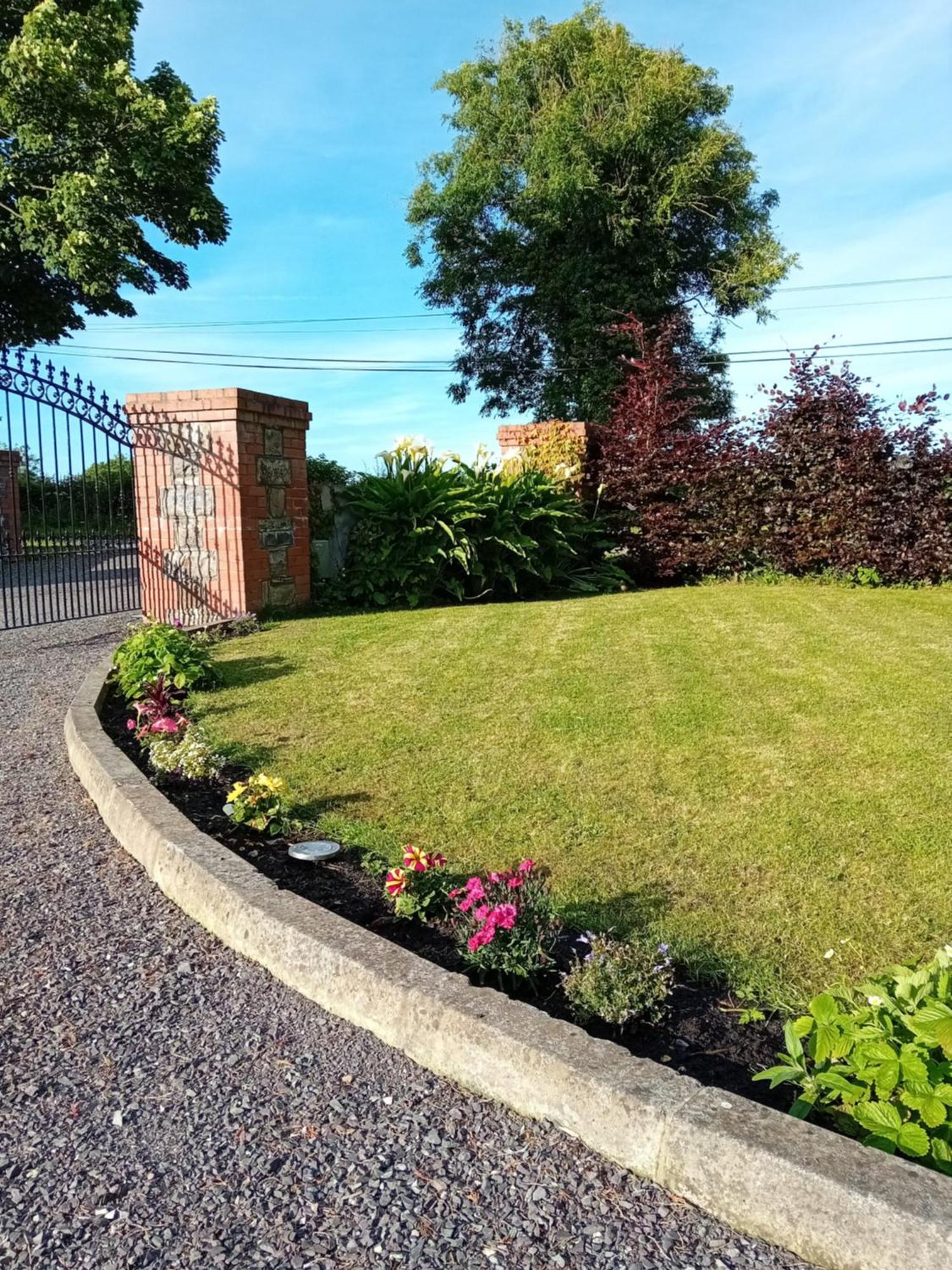 White Quarry Hse Quarry Road Country house *